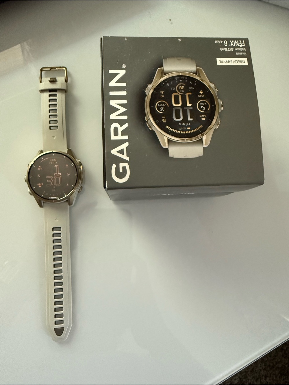 Garmin Fenix 8 Amoled Sapphire GPS smartwatch Light Gray and soft gold - EUC